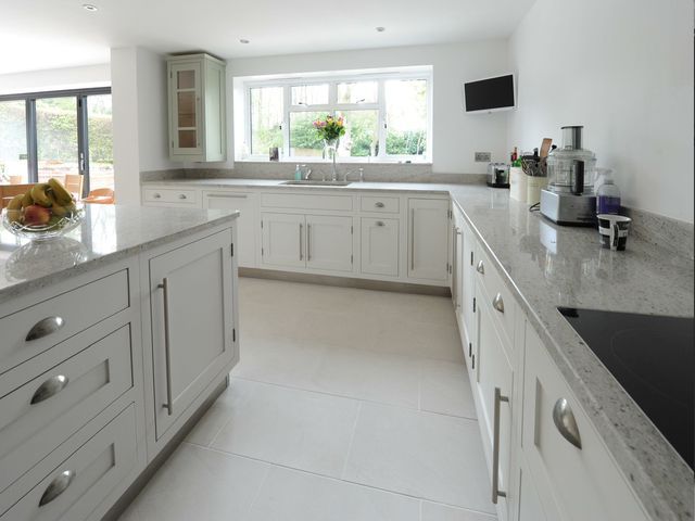 飲食店の空間設計がもたらすブランド体験と五感で感じる価値創造の極意